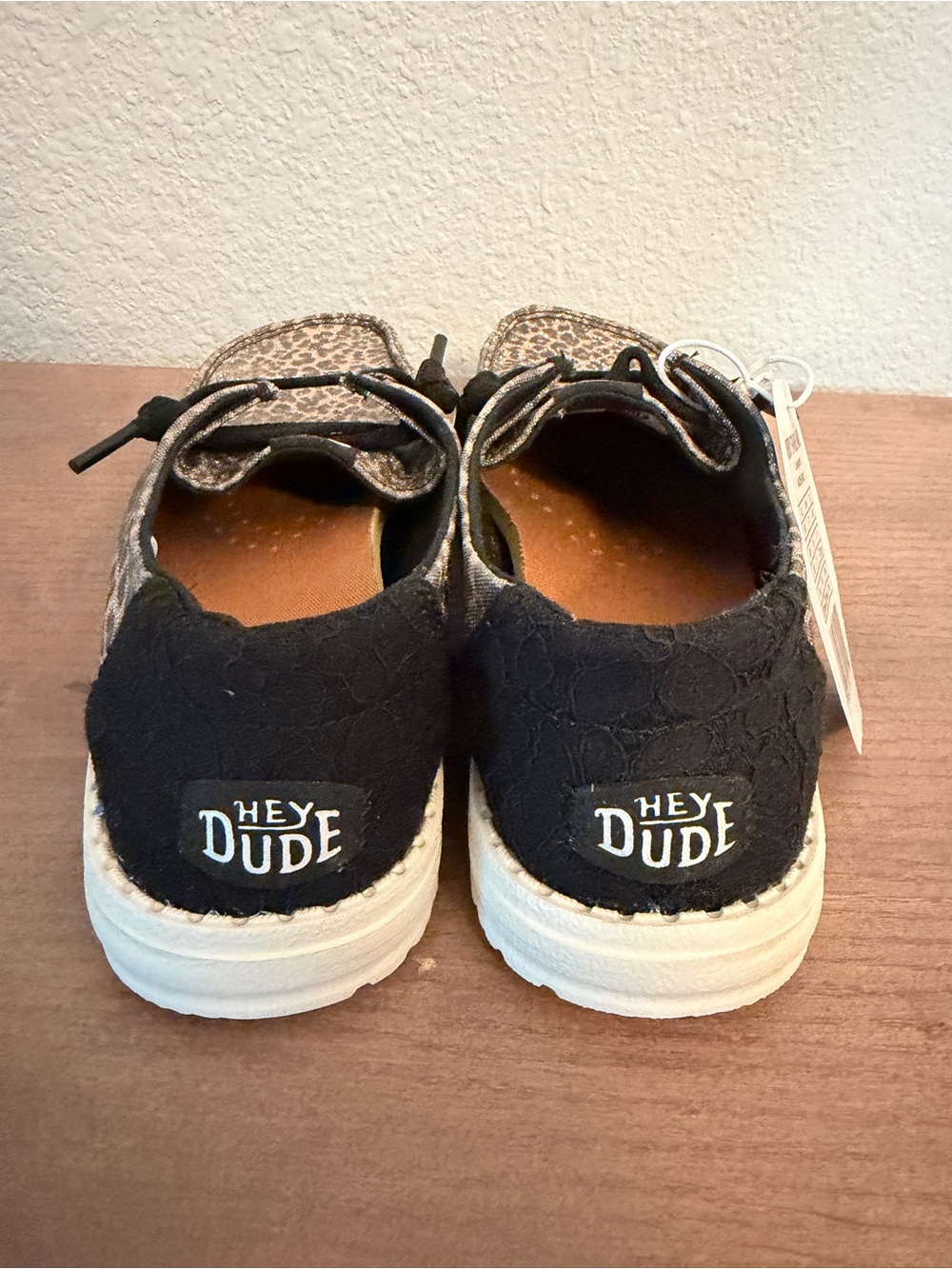 NWT Hey Dude Wendy Sparkle Leopard Slip-On Sneakers Size 7 - Picture 4 of 6
